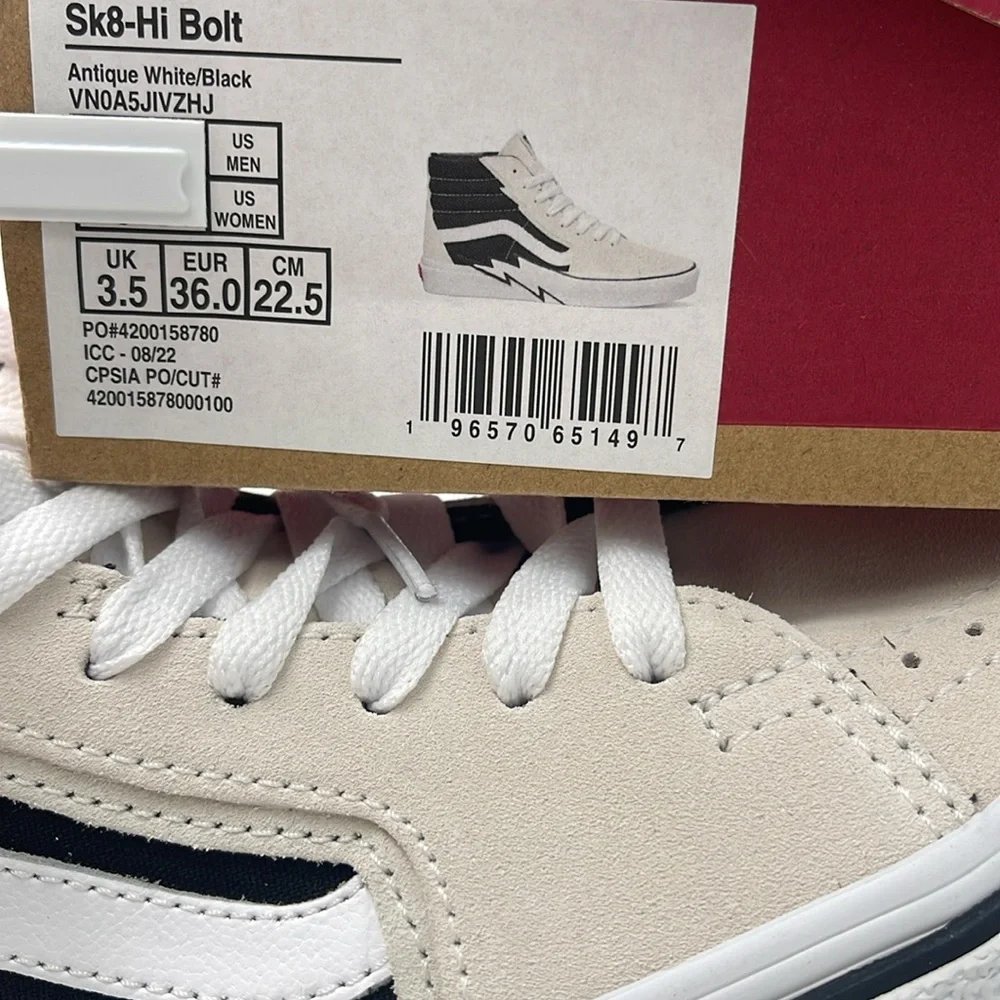 Vans WMNS High-Top Sneakers in Black White Sk8-Hi Bolt Antique White/Black